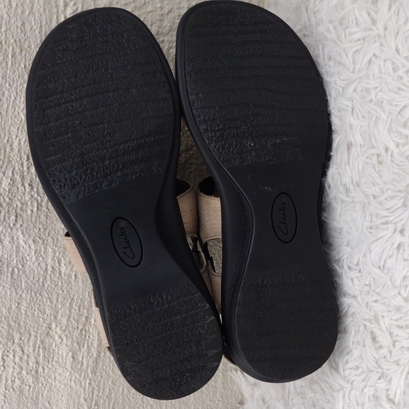 Clarks Artisan Natural Leather Elastic T-Strap Open Toe Low Heel Slingback Shoe - Picture 7 of 16